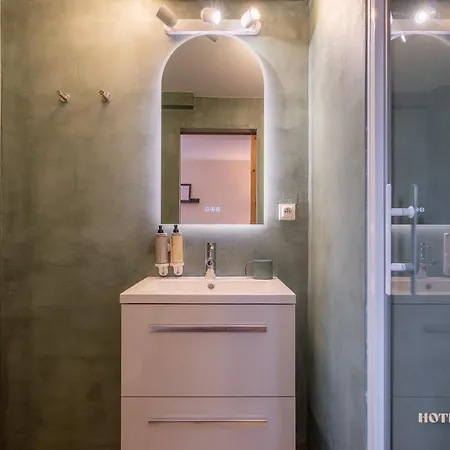 Madame 3* בורדו